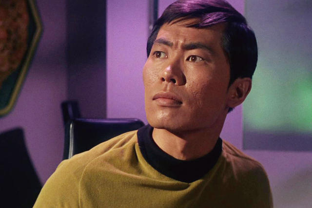 George Takei como Sulu, na série clássica de Star Trek
